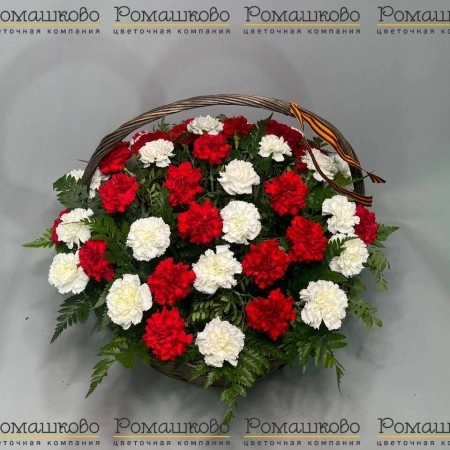Корзина с цветами «Победный букет» за 16 900 - «Ромашково» в Красноярске