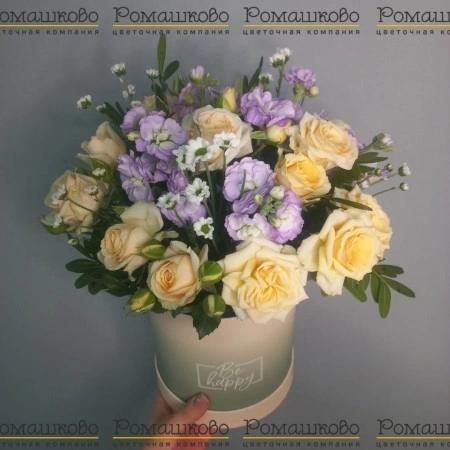 Коробочка с цветами «Подарок из цветов» за 3 350 - «Ромашково» в Красноярске