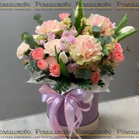 Шляпная коробка с цветами «Мягкое сияние» за 5 500 - «Ромашково» в Красноярске
