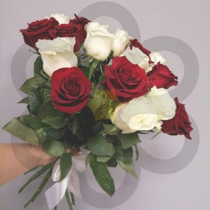 Превью Букет из розы «Красное и белое»