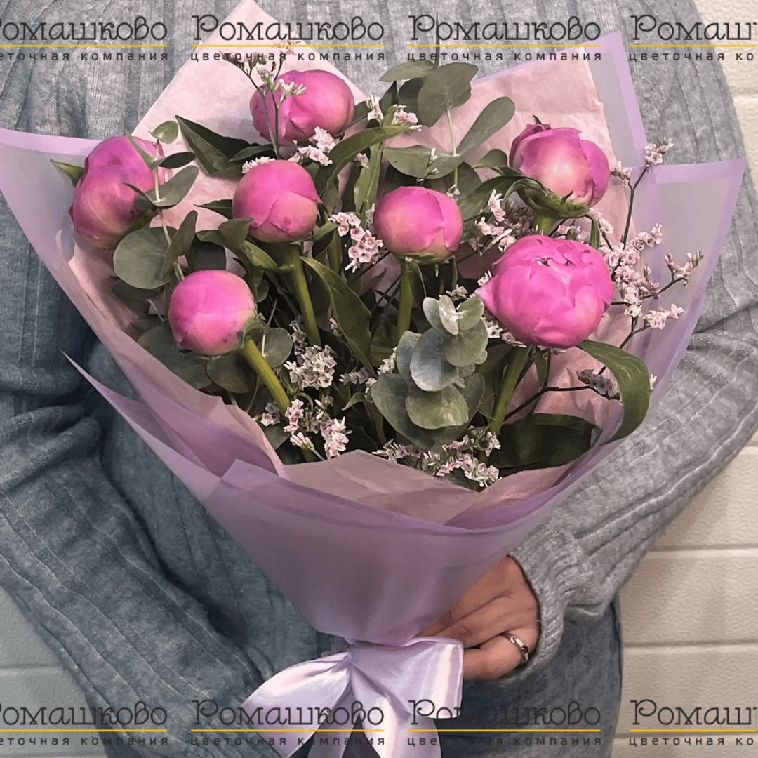 Букет из 7 розовых пионов
