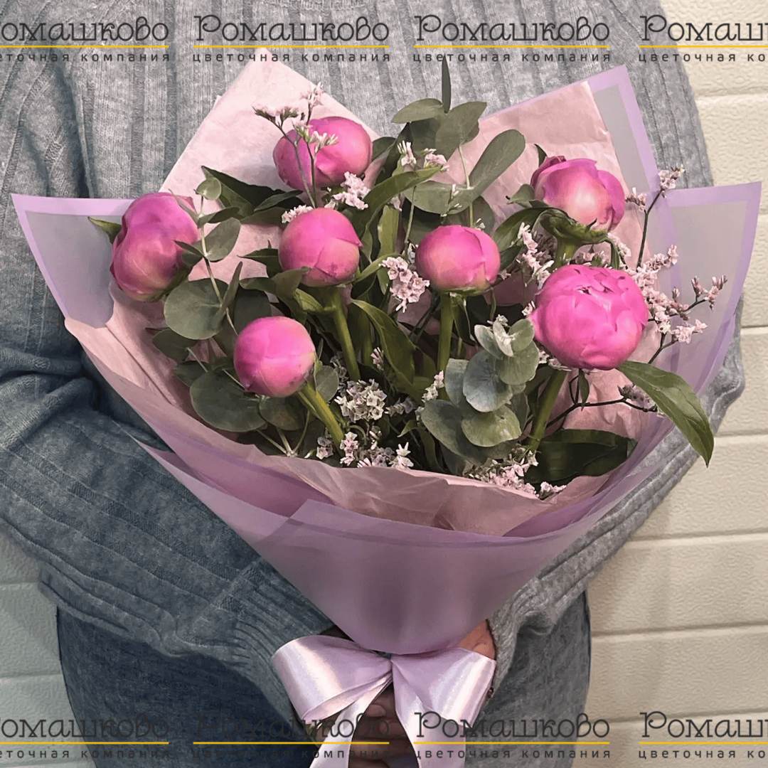 Букет из 7 розовых пионов