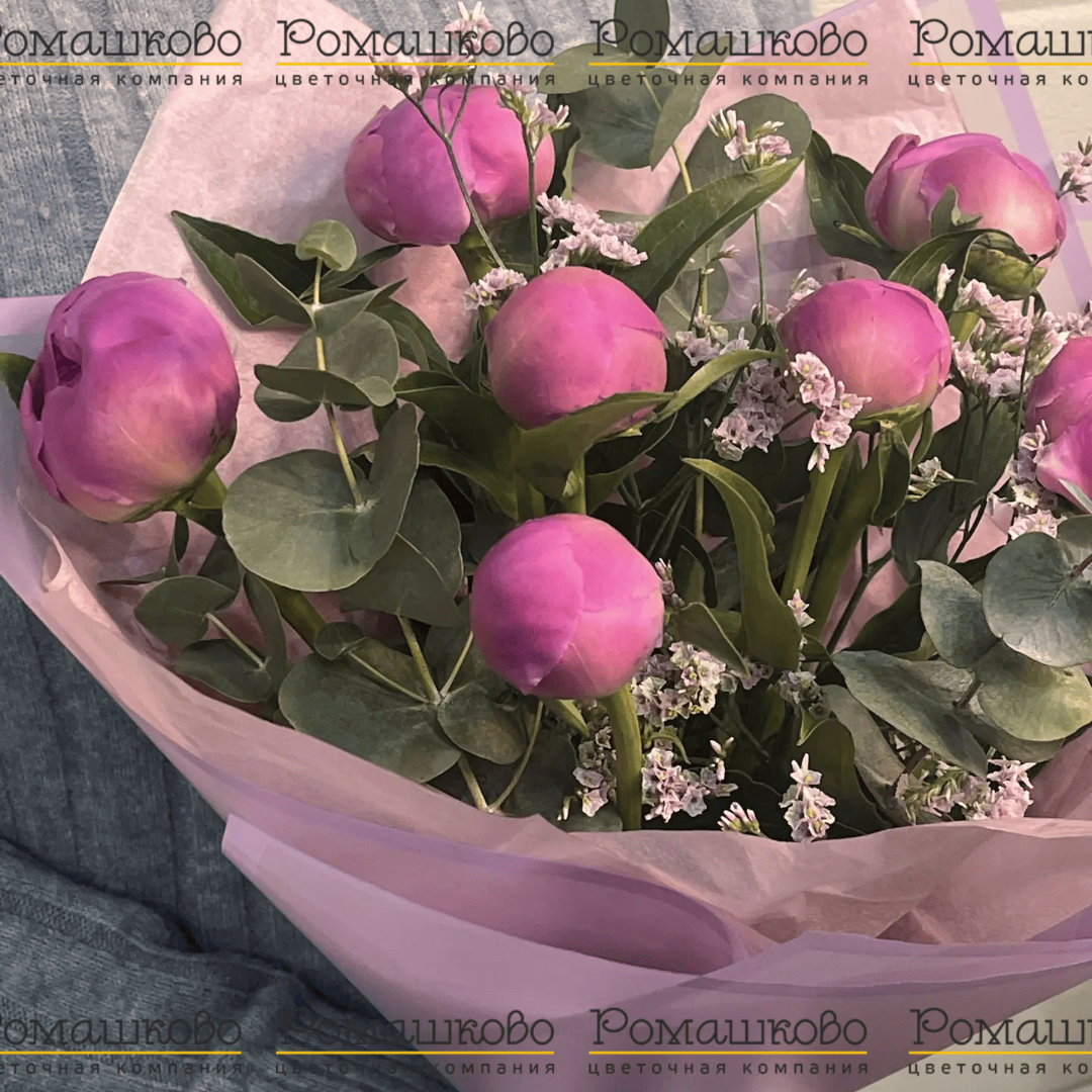 Букет из 7 розовых пионов