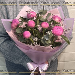 Превью Букет из 7 розовых пионов