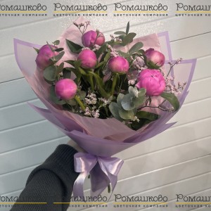 Превью Букет из 7 розовых пионов