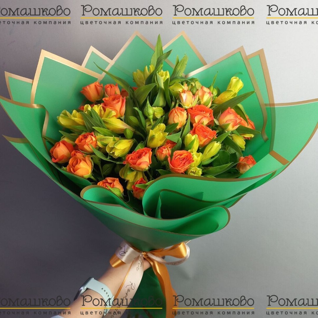 Букет из из кустовых роз «Золотая осень»