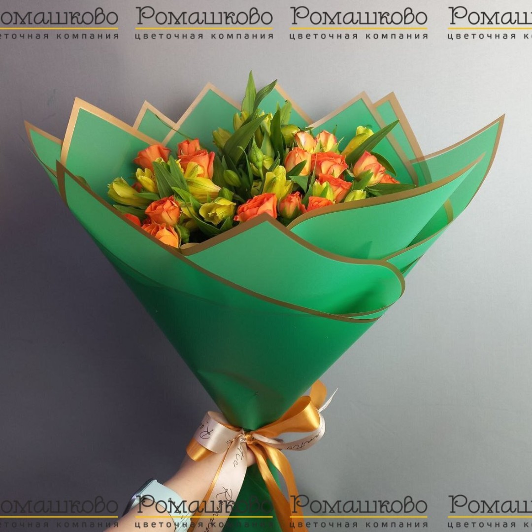 Букет из из кустовых роз «Золотая осень»