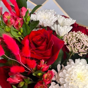 Превью Букет из роз «Бордовое небо»