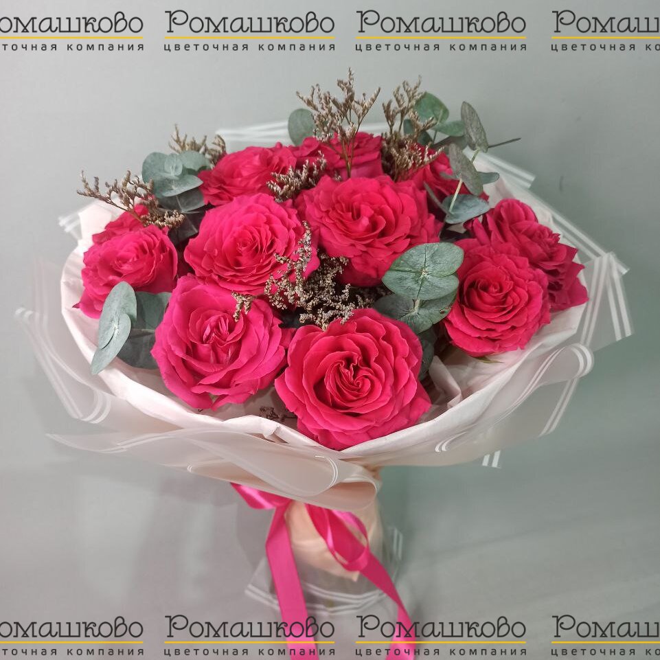 Букет из розы «Любовь и голуби»