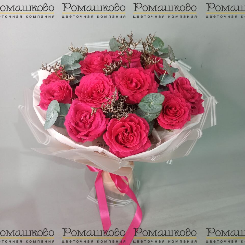 Букет из розы «Любовь и голуби»