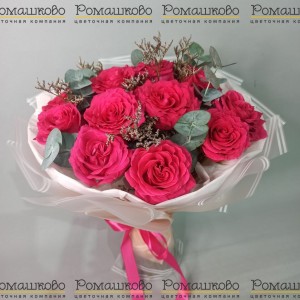 Превью Букет из розы «Любовь и голуби»