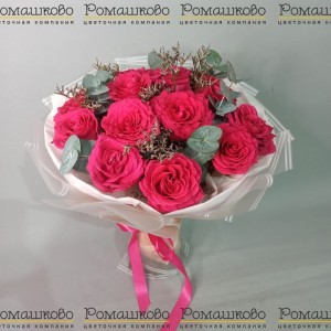 Превью Букет из розы «Любовь и голуби»