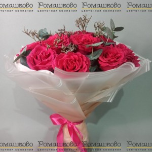 Превью Букет из розы «Любовь и голуби»