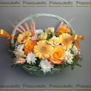 Превью Корзина с цветами «Жарким огнем»