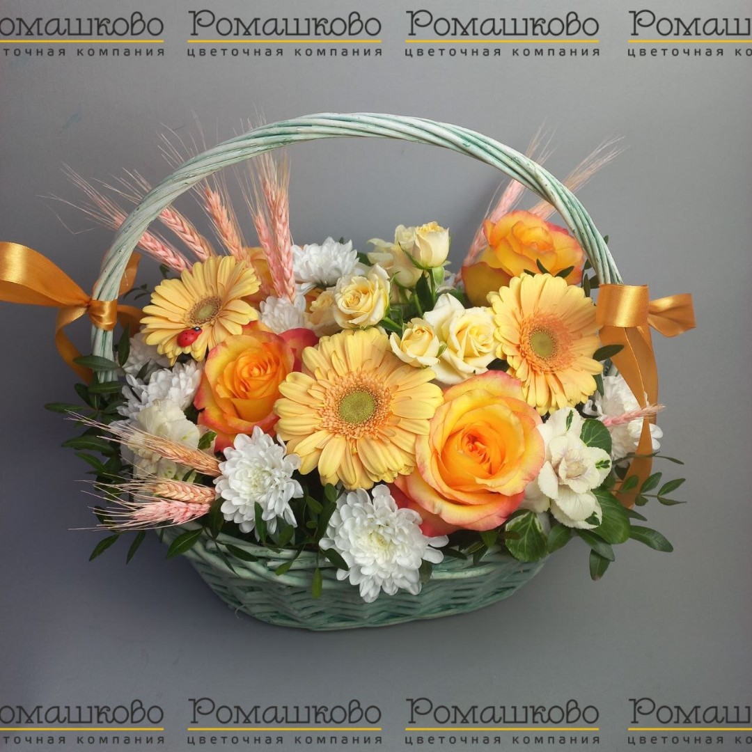 Корзина с цветами «Жарким огнем»