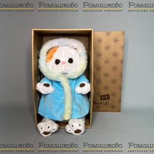 Превью Лили в шубке с радужным мехом