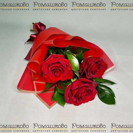 Три красных розы в матовой пленке за 1 560 - «Ромашково» в Красноярске
