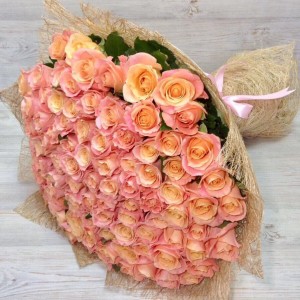 Превью Букет из 101 нежной розы (70см)