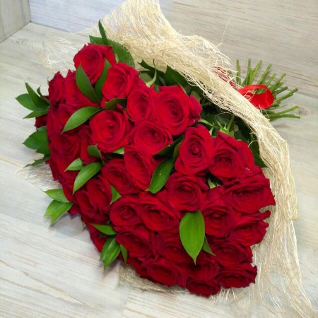 Букет из 51 красной розы (50см) + зелень за 15 160 - «Ромашково» в Красноярске