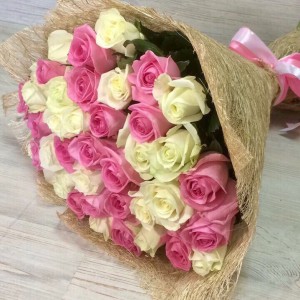 Превью Букет микс из 39 роз (50см)