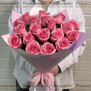 Превью Букет из 19 роз (50см)