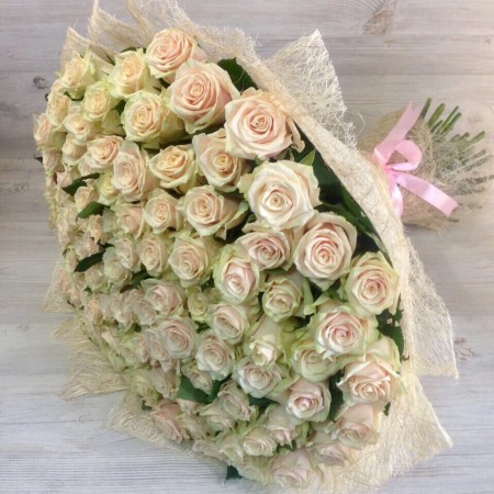 Букет из 101 кремовой розы (50см) за 25 250 - «Ромашково» в Красноярске