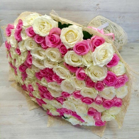 Букет из 151 бело-розовой розы (70 см) за 47 950 - «Ромашково» в Красноярске