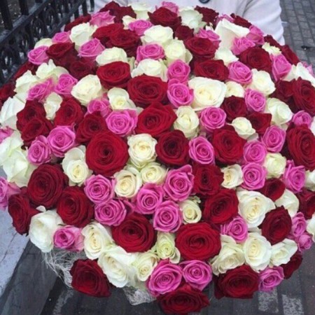 Букет из микс 151 розы (70 см) за 47 930 - «Ромашково» в Красноярске