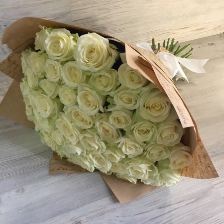 Букет из 51 белой розы (50см) за 15 360 - «Ромашково» в Красноярске
