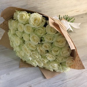 Превью Букет из 51 белой розы (50см)