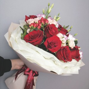 Превью Букет из роз с эустомой