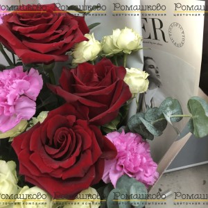 Превью Каскадный букет из роз с диантусом