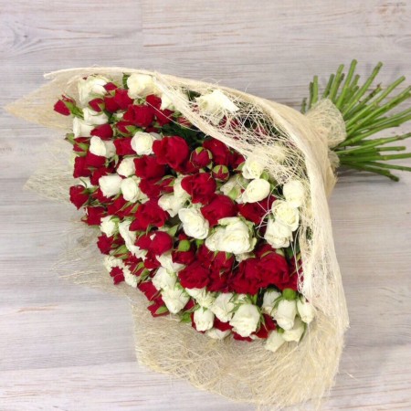 Букет из 39 красно-белых кустовых роз за 12 650 - «Ромашково» в Красноярске
