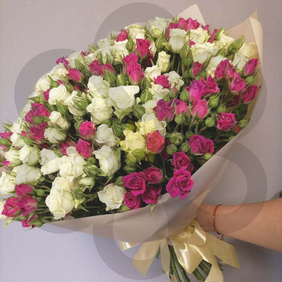 Букет из 39 чудесных кустовых роз