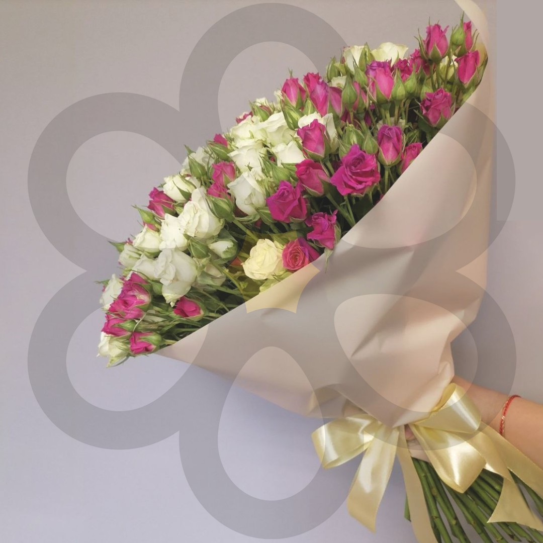 Букет из 39 чудесных кустовых роз