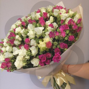 Превью Букет из 39 чудесных кустовых роз