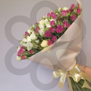 Превью Букет из 39 чудесных кустовых роз