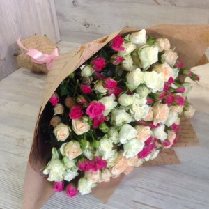 Превью Букет из 29 кустовых роз