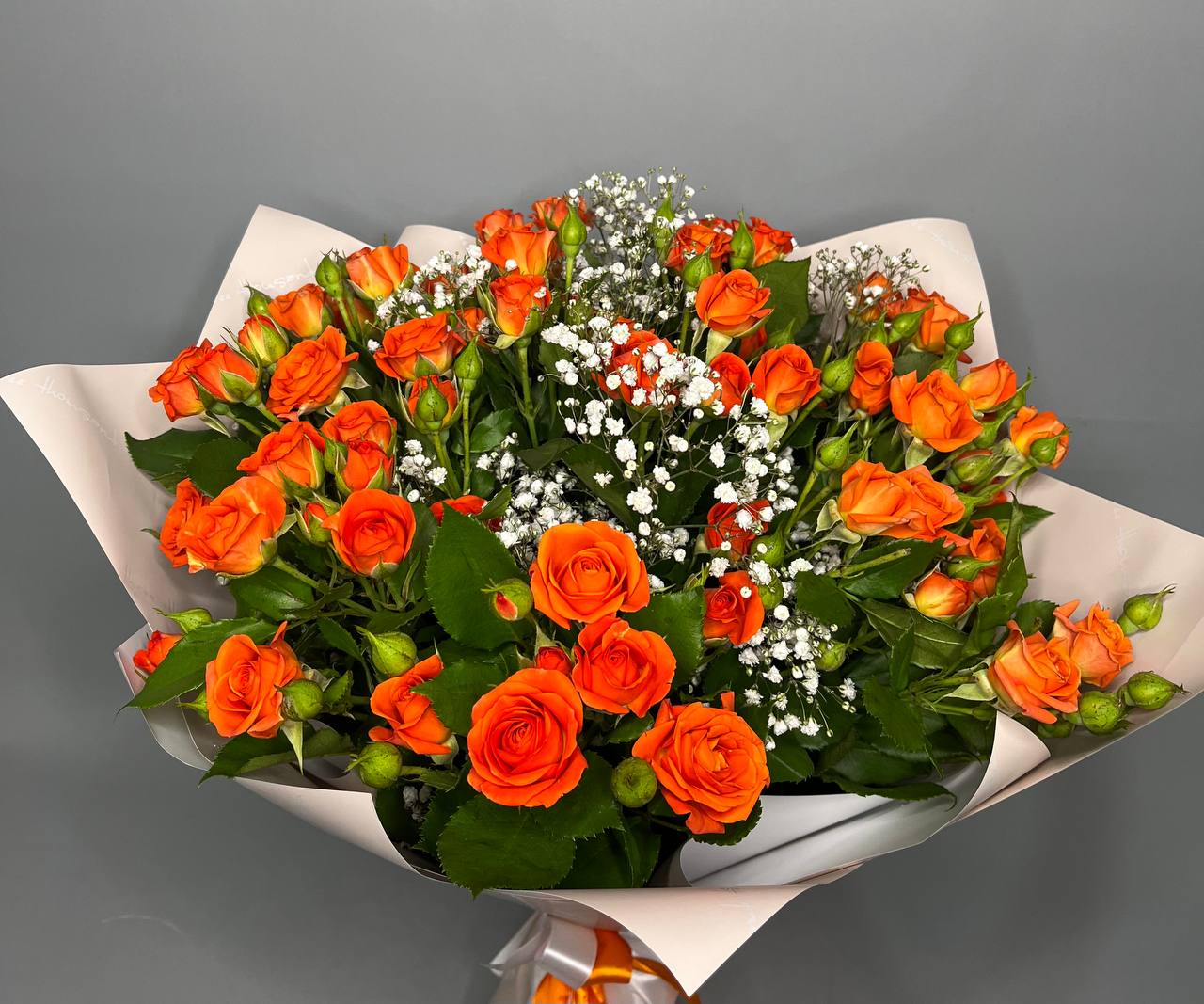 Букет из 11 оранжевых кустовых роз