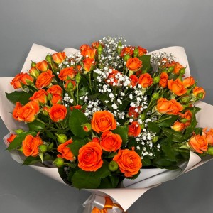 Превью Букет из 11 оранжевых кустовых роз