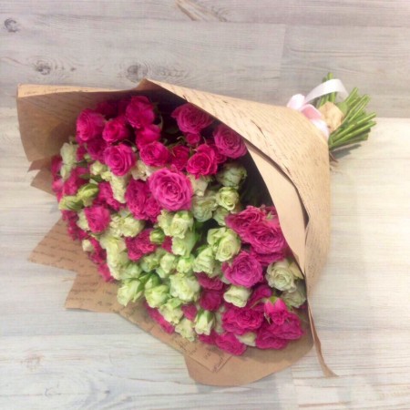 Букет из 29 бело-розовых кустовых роз за 9 500 - «Ромашково» в Красноярске