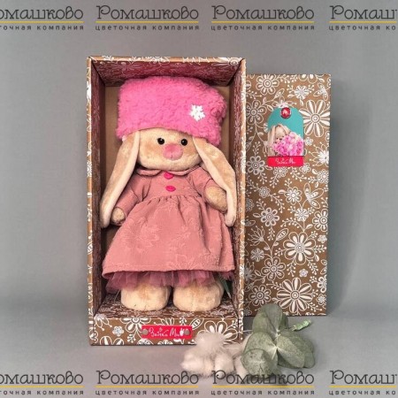 Зайка Ми в платье и меховой шапке