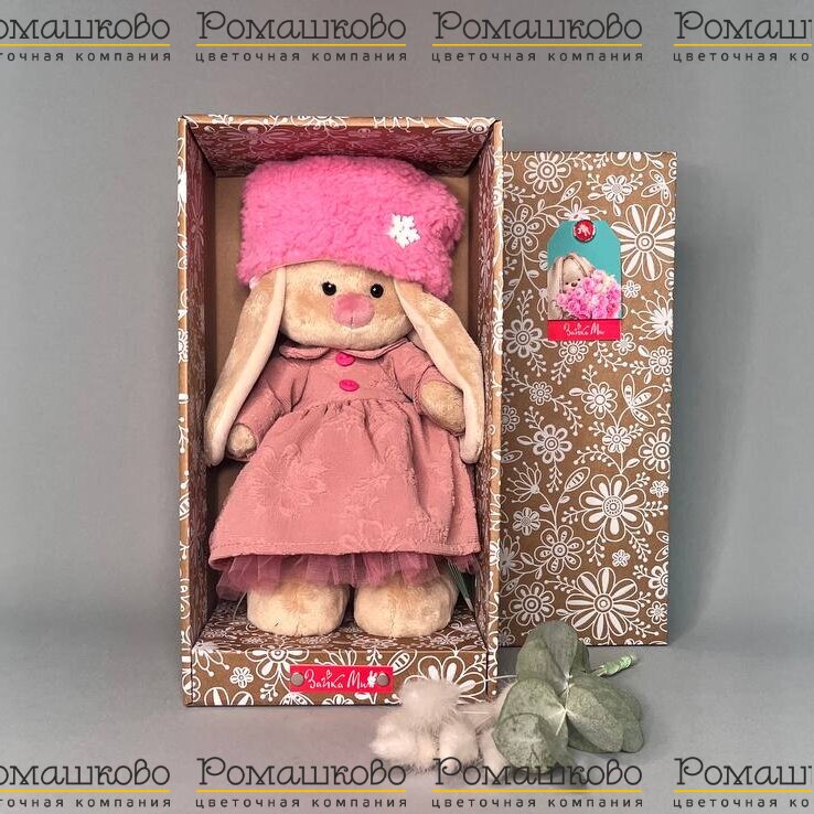 Зайка Ми в платье и меховой шапке