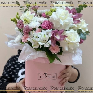 Превью Шляпная коробка с цветами «Первый иней»