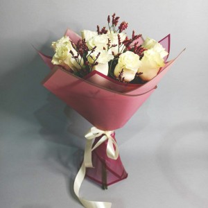 Превью Букет из 11 белых роз и лимониума