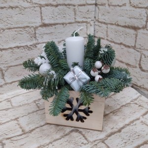 Превью Новогодняя композиция с белой свечой