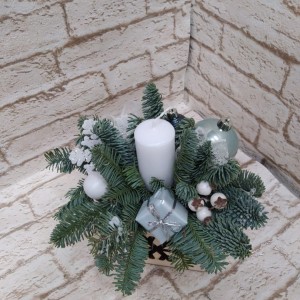 Превью Новогодняя композиция с белой свечой