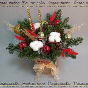 Превью Новогодняя композиции с золотыми свечами