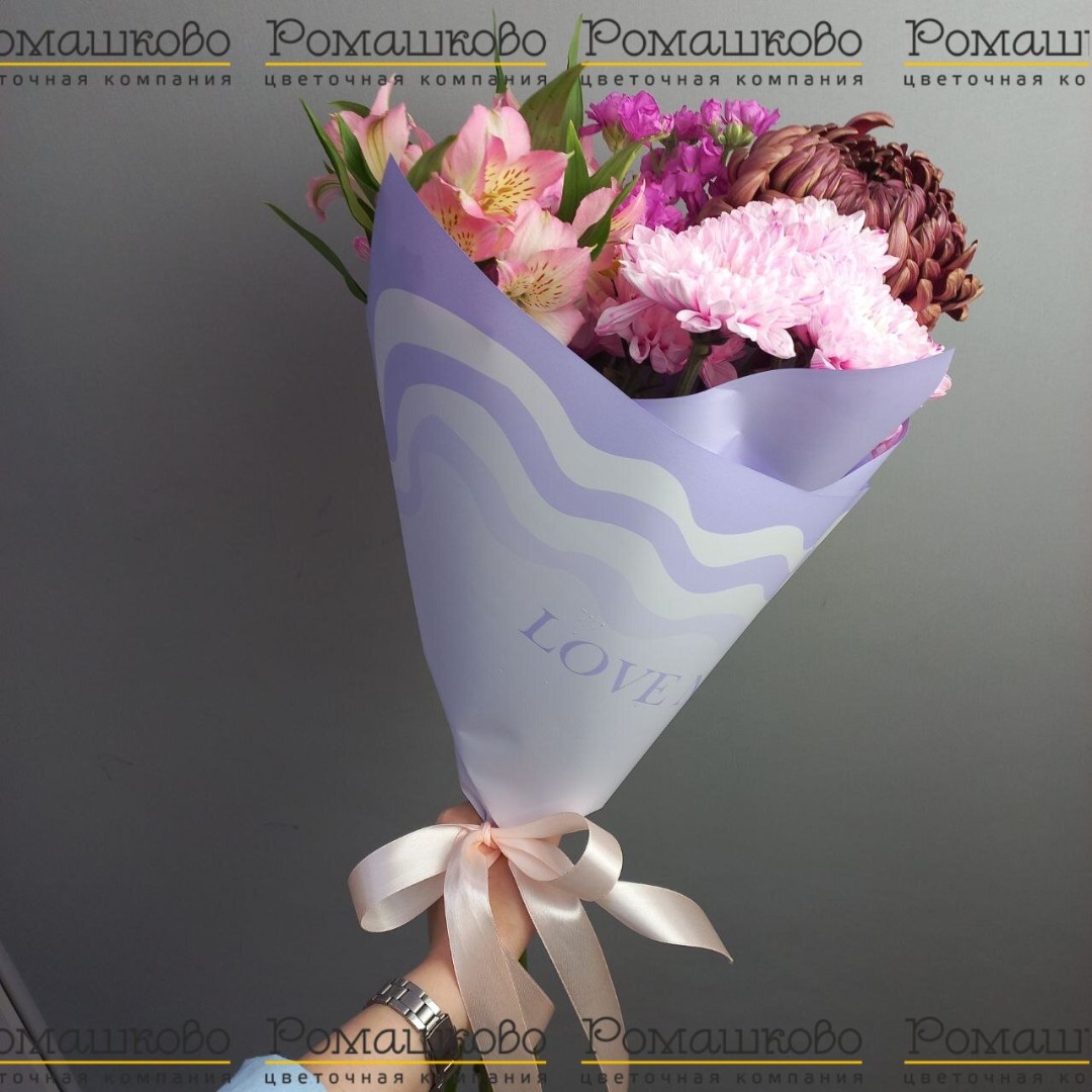 Букет из хризантем «Черничное настроение»