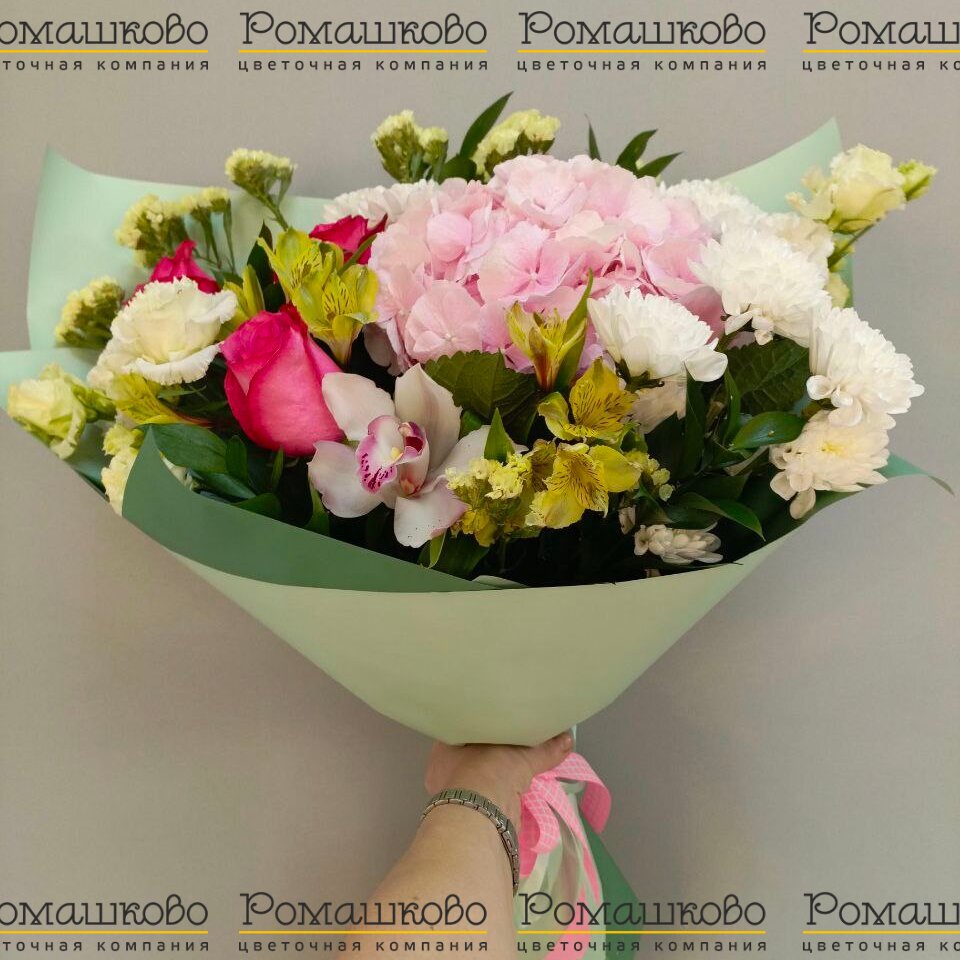 Букет из гортензий «Сафлоровый цвет»